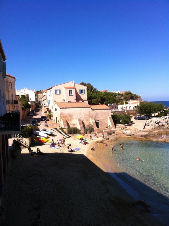 Hotel De La Plage Les Arcades Algajola  Ruang foto