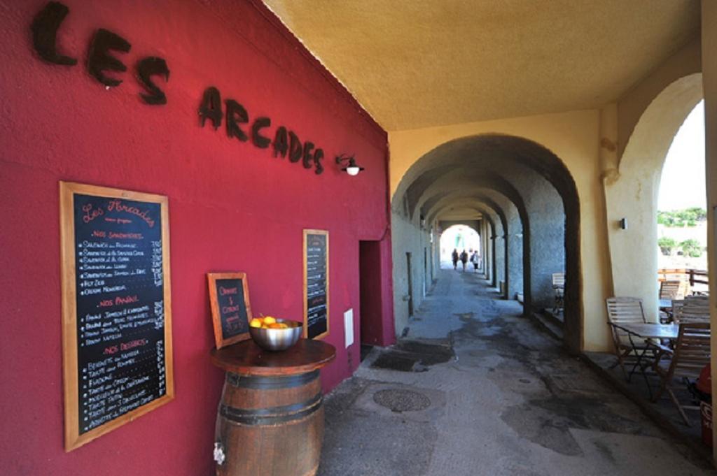 Hotel De La Plage Les Arcades Algajola  Bagian luar foto